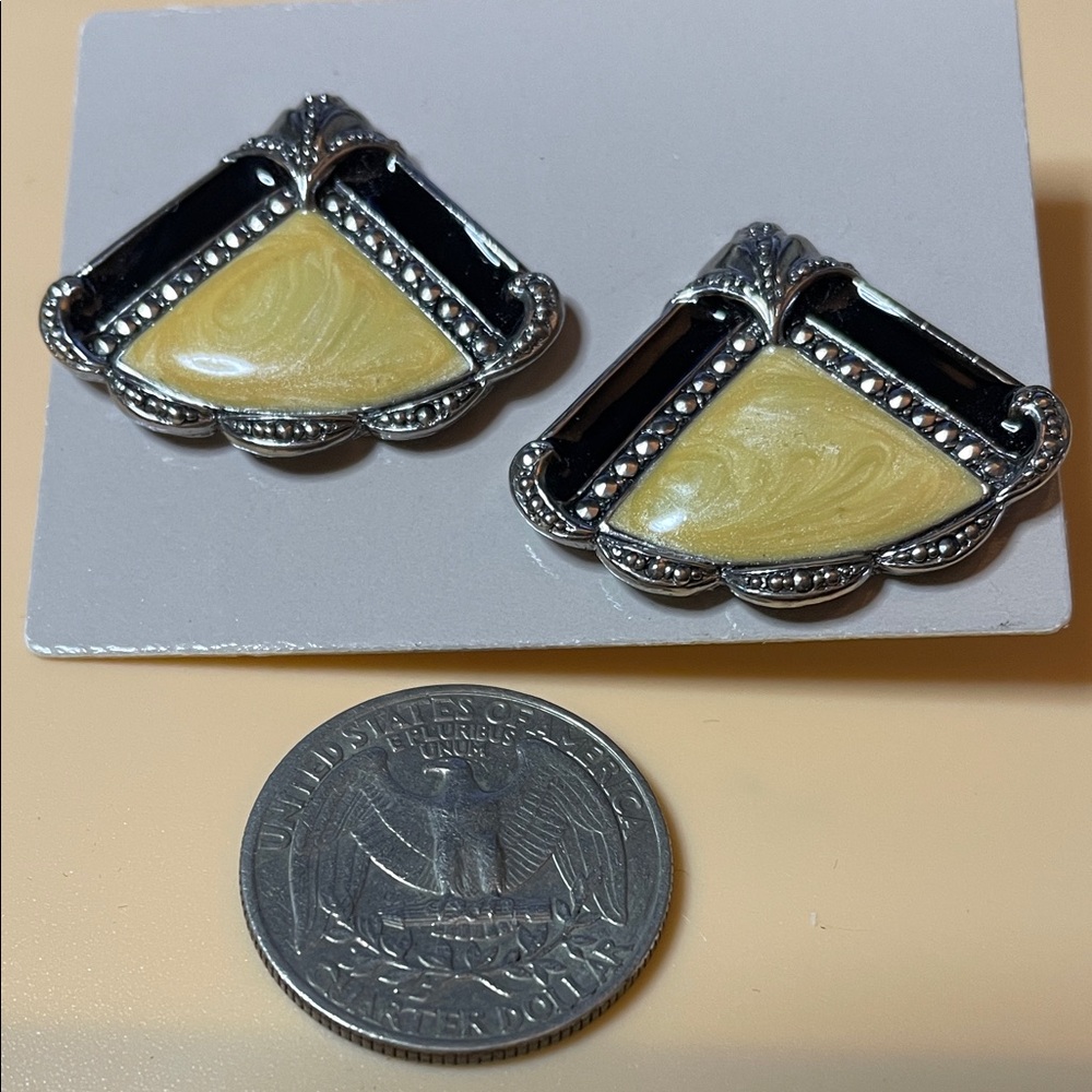 Avon VTG 1989 Black and Yellow Geometric Earrings - Picture 2 of 7